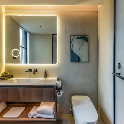 Großes Schlafzimmer mit Blick auf die Schatzstadt Großes Schlafzimmer mit Blick auf die Schatzstadt